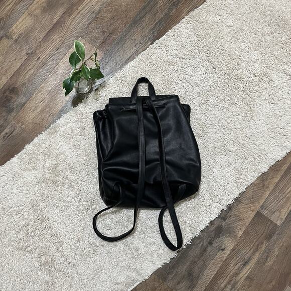 Victoria's Secret Black Pebbled Vegan Leather 90's-Y2K Vibe Drawstring Backpack - Picture 4 of 4